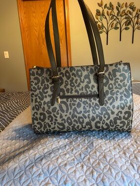 Leopard Print Tote Bag in Gray and Black